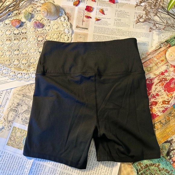 All in motion black bike shorts - Picture 2 of 4